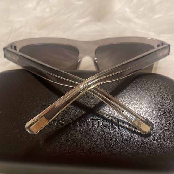 Louis Vuitton Sunglasses - Picture 8 of 10